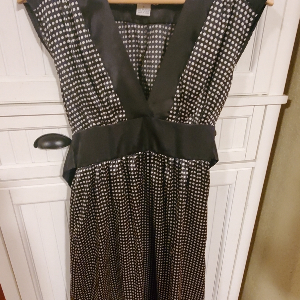 Forever‎ brand polka dot mid-length dress size small, black sash in the back